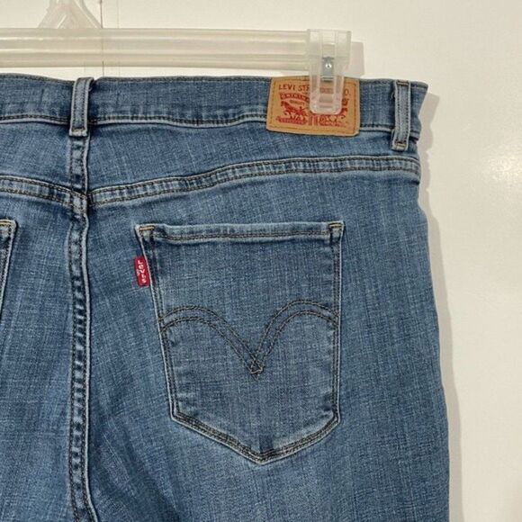 Levi’s Plus Size Mid Rise Classic Boot Jeans - Picture 4 of 5